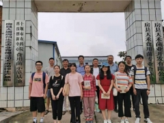 高校師生走進(jìn)通省館村，探脫貧致富黑木耳產(chǎn)業(yè) ()